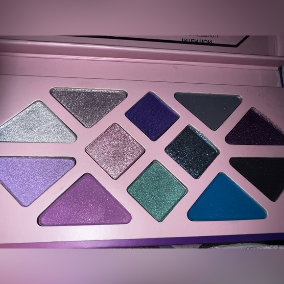 ĀTHR MoonLight Crystal Eyeshadow Palette💜 - Picture 9 of 12